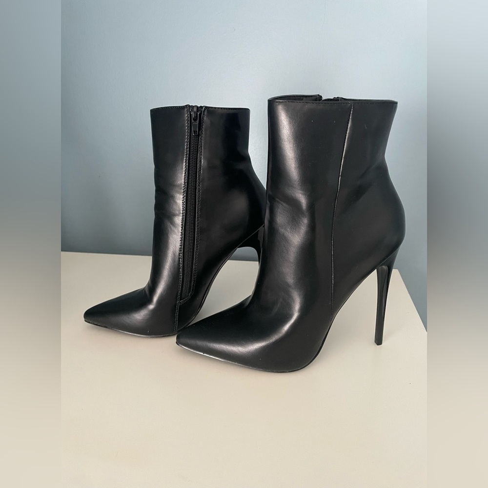 Just Fab Stiletto Heeled Booties (Size 8.5)